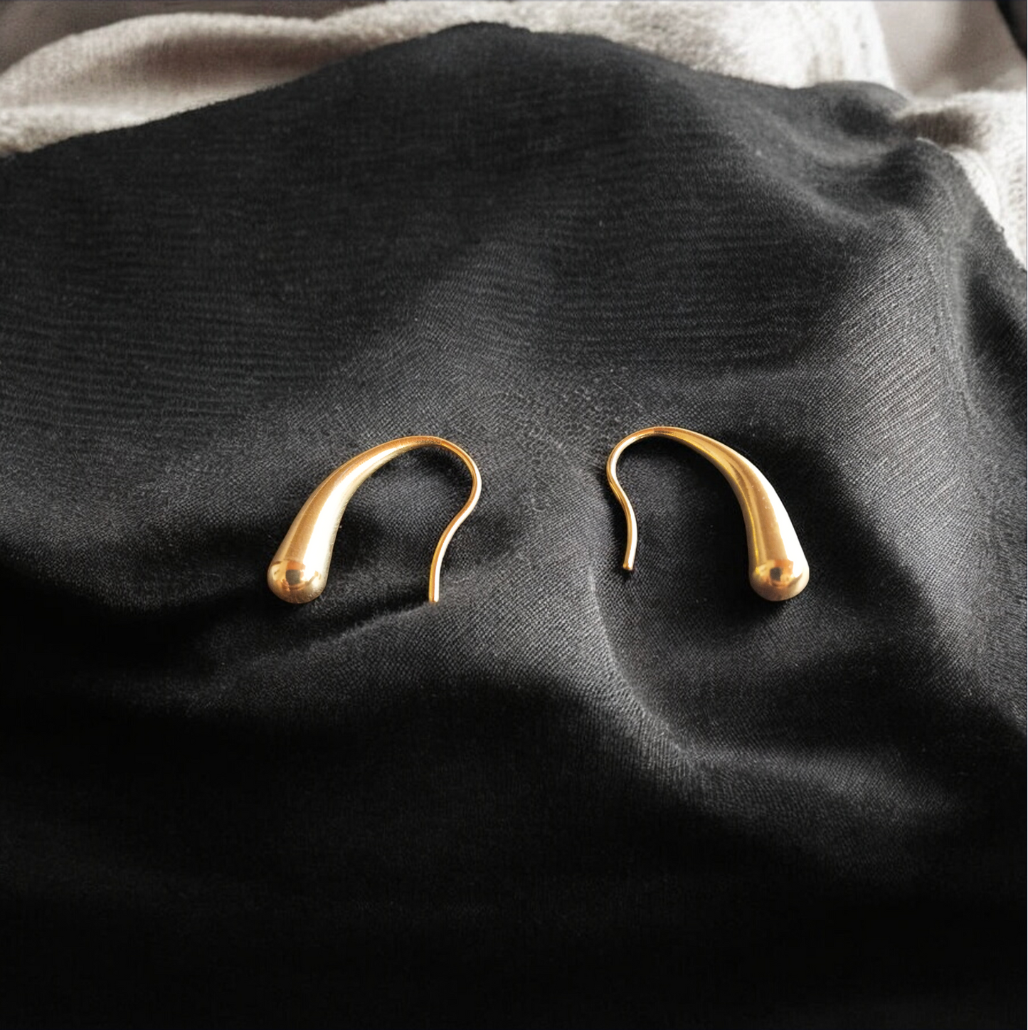 Slim Loop Single Earring